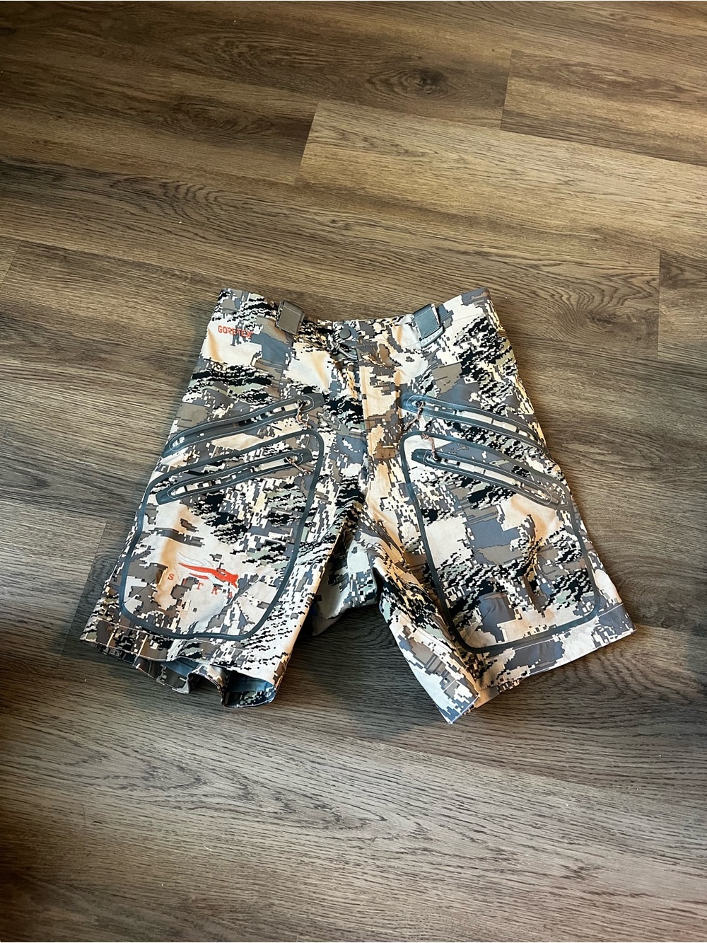 SITKA Gear Mens Large Gore-Tex Waterproof Camo Shorts Optifade